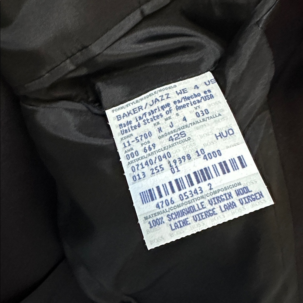 Hugo Boss Tuxedo like new. 3 button 42S
3 pcs: jacket,vest & pants. Worn once - Picture 2 of 16